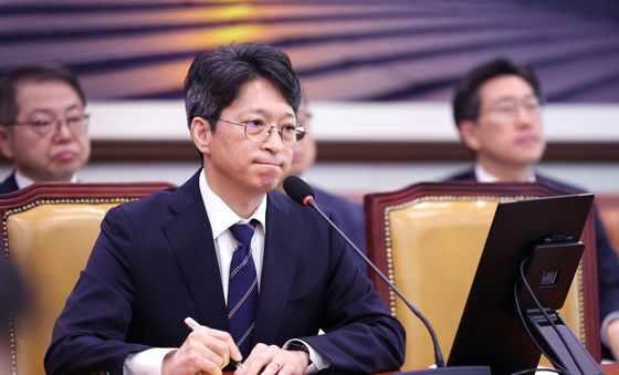 질의 듣는 홍지선 국토부 장관 후보자