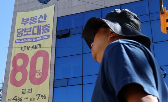 가계부채 비율 10년 만에 최저치 추정