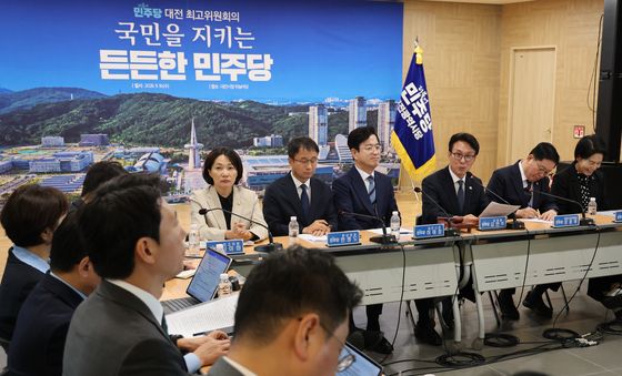 최고위원회의 참석한 김민석 대표