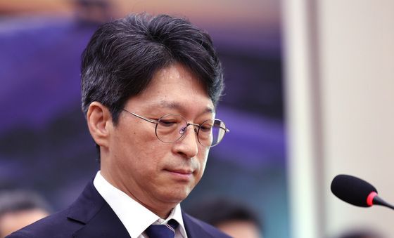생각에 잠긴 홍지선 국토부 장관 후보자