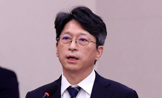 발언하는 홍지선 국토장관 후보자