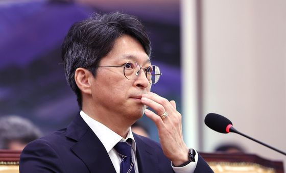 질의 듣는 홍지선 국토부 장관 후보자