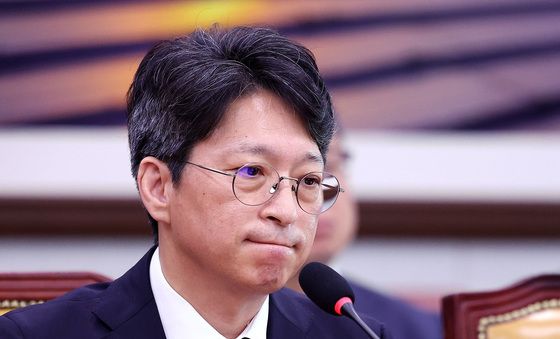 홍지선 국토장관 후보자 '입술 꽉'