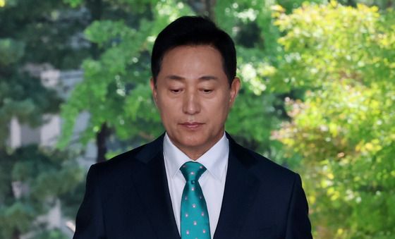 '명태균 여론조사비 대납 의혹' 오세훈 시장 공판 출석