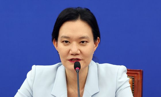 발언하는 김남희 경찰개혁추진단 공동단장