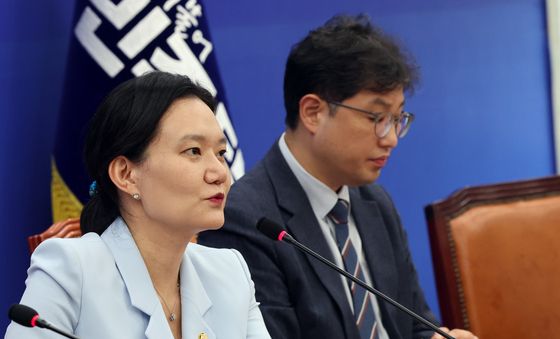 발언하는 김남희 경찰개혁추진단 공동단장