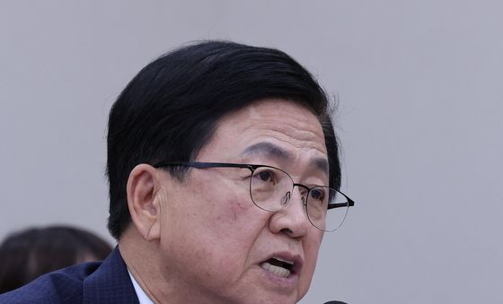 교육위 전체회의서 발언하는 최교진 장관