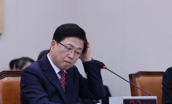 국회 찾은 최교진 장관
