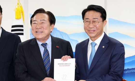 중기중앙회, 조정식 의장에 후반기 국회 입법과제 전달