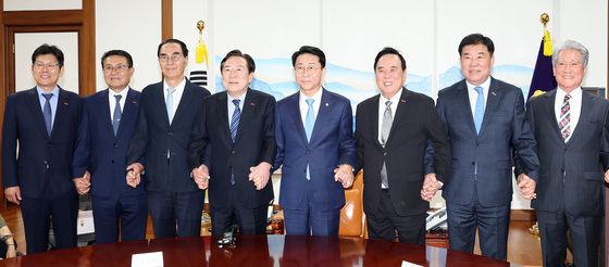 국회 찾은 김기문 중기중앙회장과 업종별 대표들