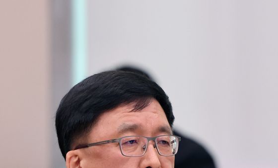 답변하는 강동완 선관위 사무총장 직무대리