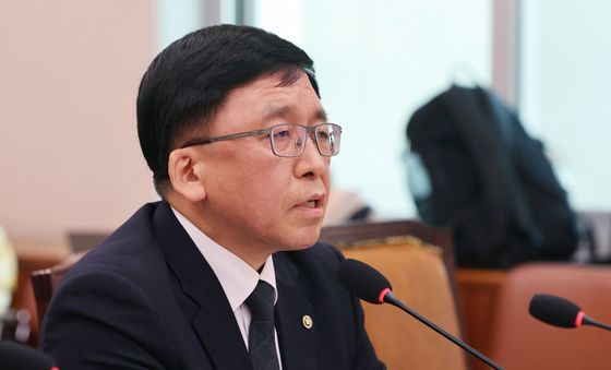 답변하는 강동완 선관위 사무총장 직무대리