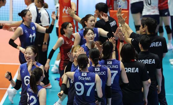 여자 배구대표팀 '기분 좋은 출발'