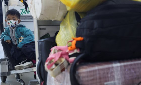 [포토] 인니 산불에 항공편 운항도 차질