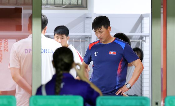 고개 떨군 리광천 감독