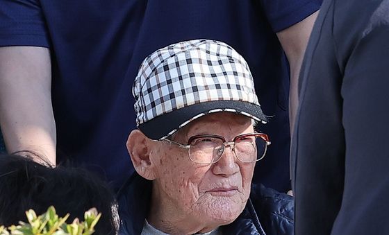 이만희, 건강상의 이유로 일시 석방