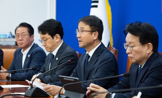 정책조정회의 발언하는 한병도 민주당 원내대표