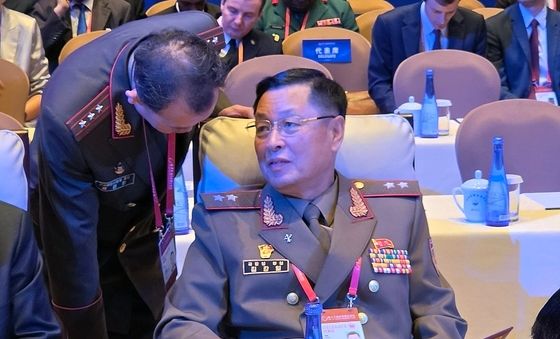 中샹산포럼 찾은 김강일 北국방성 부상