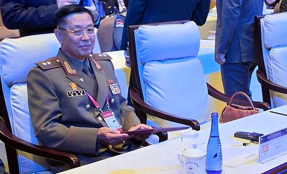 中 샹산포럼 참석한 김강일 北 국방성 부상