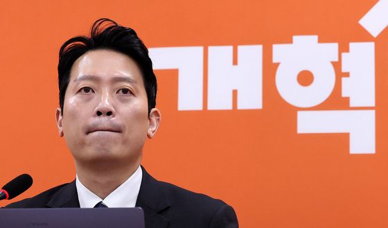 생각에 잠긴 이기인 개혁신당 비대위원장