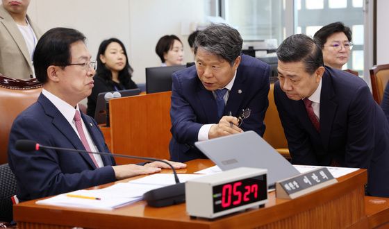 머리 맞댄 복지위원장과 여야 간사
