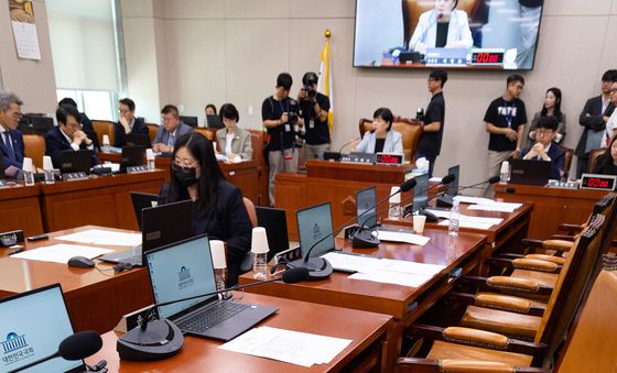텅 빈 법사위 국민의힘 위원석