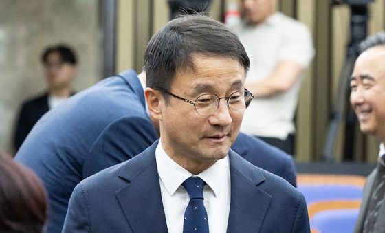 의총 들어서는 한병도 원내대표