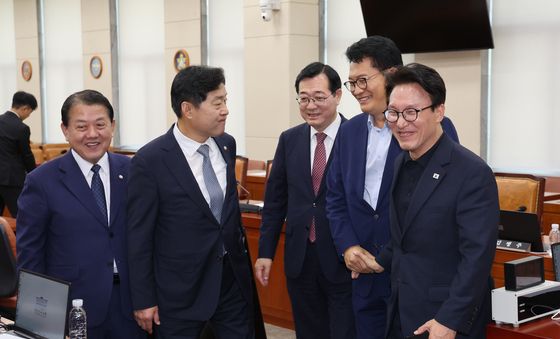 국회 국방위 참석한 김민석 대표