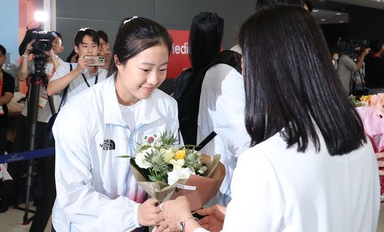 나고야 입국 환영 받는 삐약이 신유빈