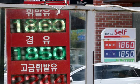 정부, 국제 유가 급등에 '석유 최고가격·유류세 인하 유지'