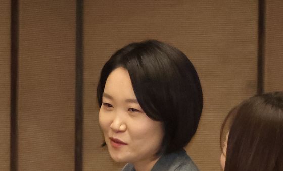 본회의 참석한 이소영 후보자
