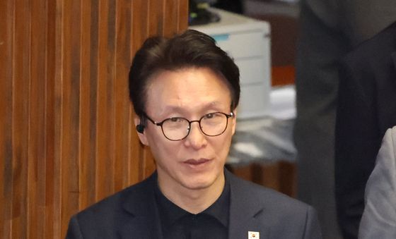 본회의 참석하는 김민석 대표