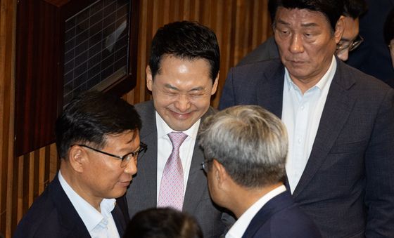 미소 짓는 장동혁 국민의힘 대표