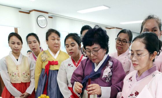 차례상 배우는 다문화가정 여성들