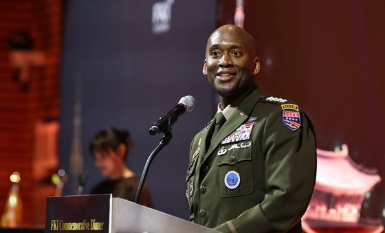 미국 건국 250주년 기념 만찬 축사하는 브런슨 주한미군사령관