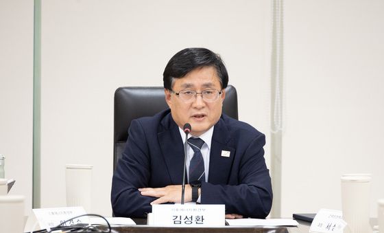 재생에너지 보급 혁신 TF 1차 회의 주재하는 김성환 기후부 장관