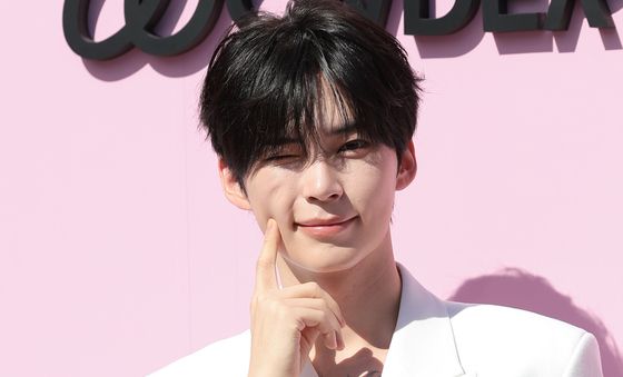 성한빈, 윙크 볼 콕 왕자님