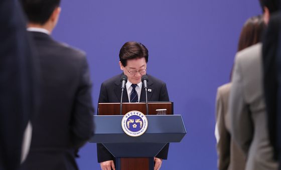 인사하는 이재명 대통령