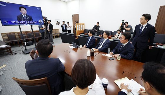더불어민주당 지도부, 이재명 대통령 기자회견 시청