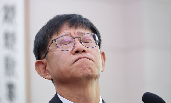 생각 잠긴 최길수 후보자