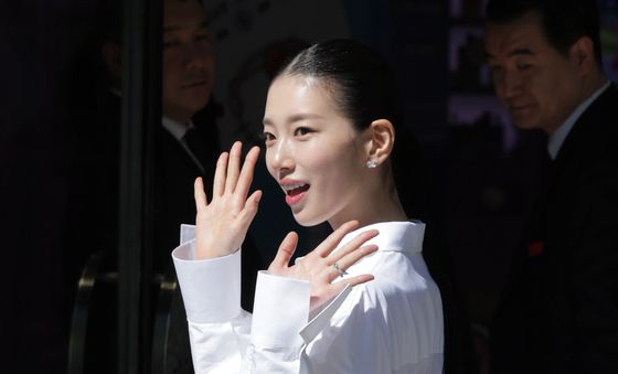 '성수동 포착' 수지, 반짝반짝 빛나빛나