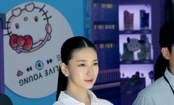 수지, 시크해진 국민 첫사랑