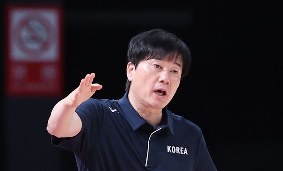 작전 지시하는 박수호 감독