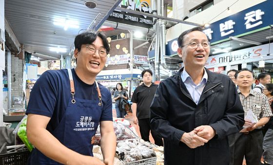 이형일 부총리 후보자 '시장 상인들과의 만남'