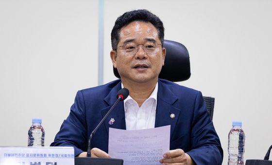 인사말하는 민병덕 민주당 을지로위원장