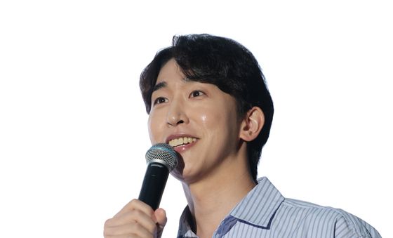소란 쇼케이스 진행 맡은 천재이승국