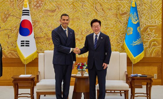 칼둔 UAE 행정청장 접견하는 이재명 대통령