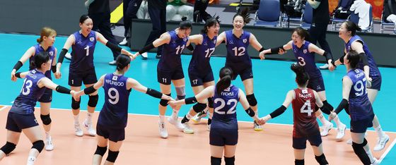 조 1위 8강행 진출이 기쁜 여자 배구 대표팀
