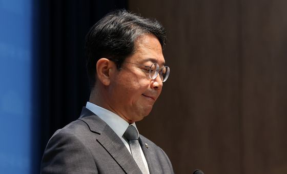 착잡한 표정의 김승원 후보자