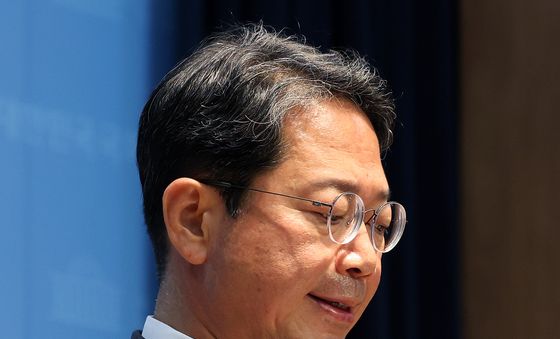 착잡한 표정의 김승원 후보자